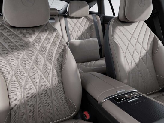 MANUFAKTUR Sonderpolster Leder Exklusiv Nappa roségrau / schwarz im Mercedes-Benz EQS 2026