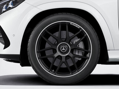 22" AMG Schmiederäder im Kreuzspeichen-Design schwarz matt lackiert und Felgenhorn glanzgedreht, 55,9 cm