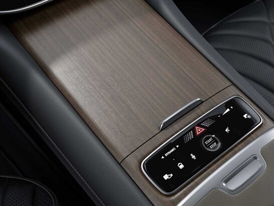 Zierelemente Holz Walnuss braun offenporig im Mercedes-Benz EQS 2026