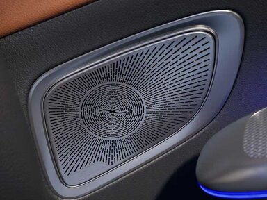 Das Burmester® 3D-Surround-Soundsystem in der C-Klasse Limousine