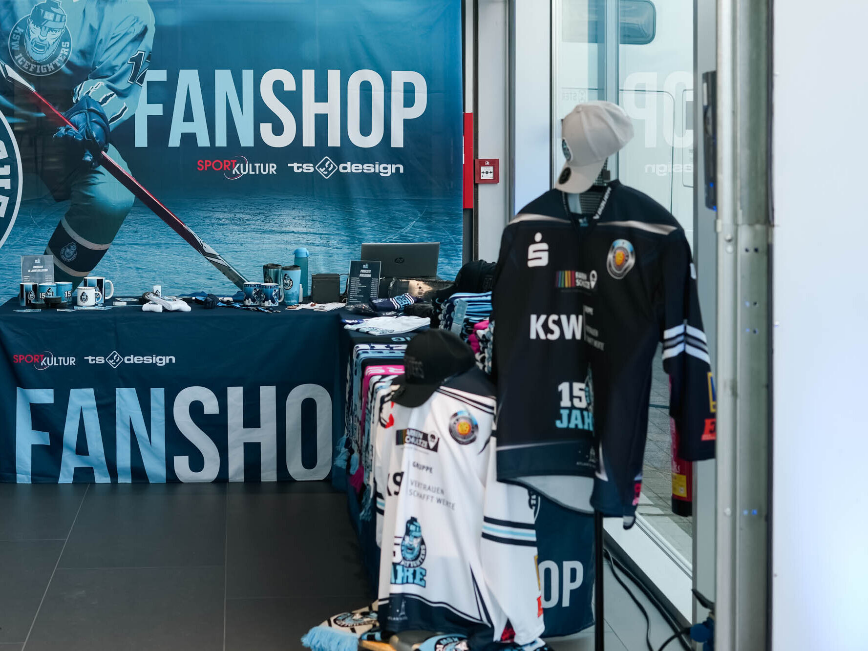 IceFighters Spielerpräsentation bei STERNAUTO