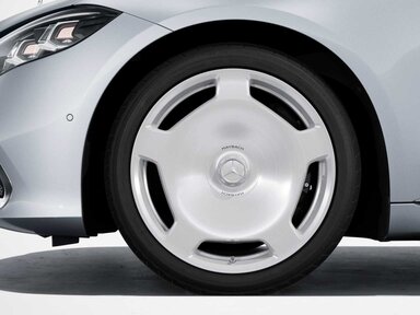 20" Maybach Schmiederäder im 5-Loch-Design mit stehendem Stern keramisch hochglanzpoliert inklusive vollintegrierter Radschraubenabdeckung, 50,8 cm