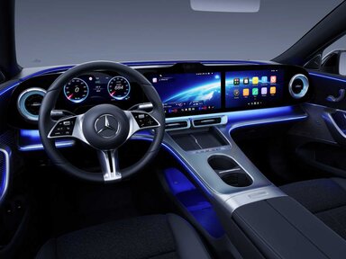 Die Ambientebeleuchtung Plus in der Mercedes-Benz C-Klasse Elektro 2026