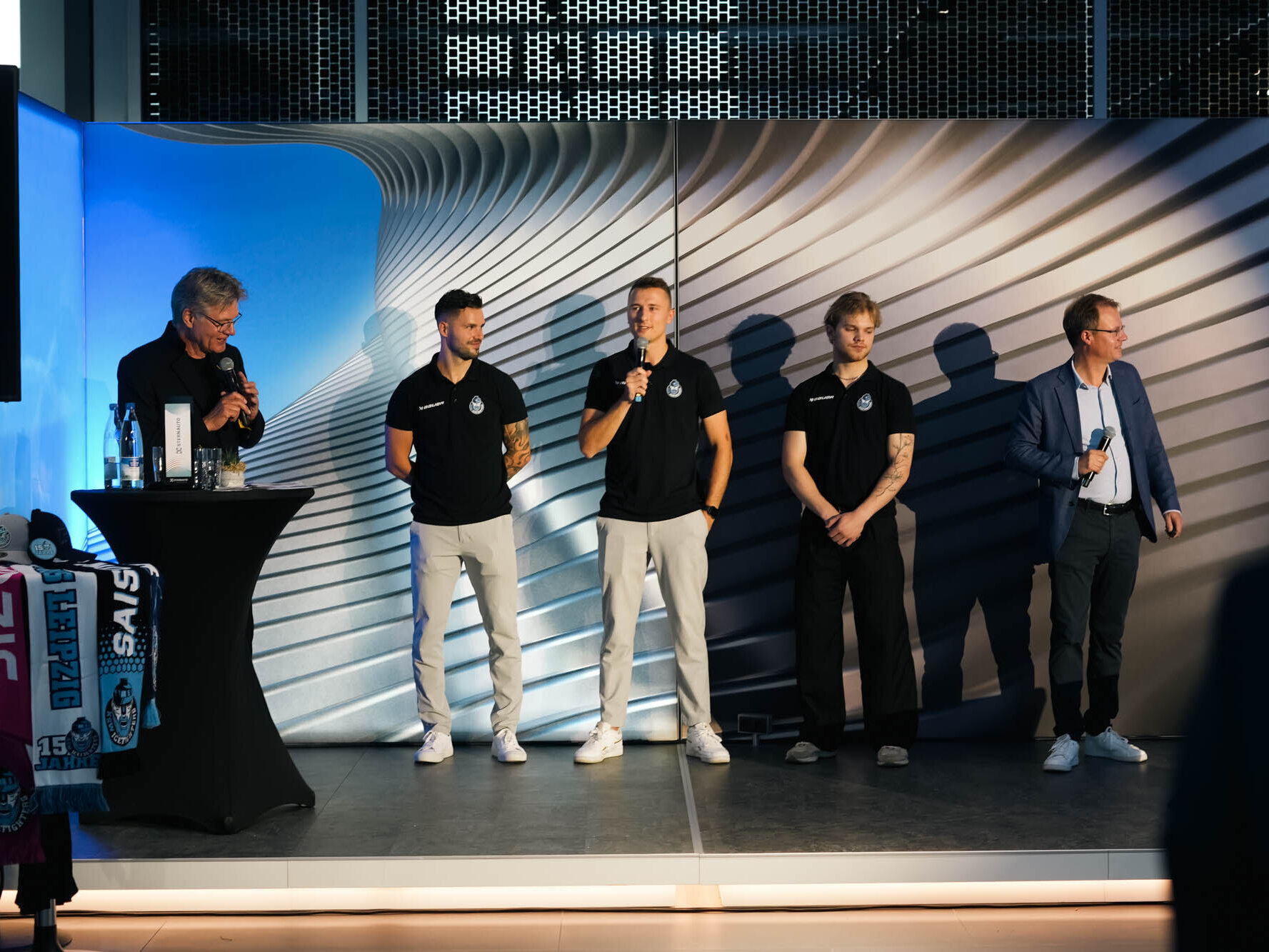 IceFighters Spielerpräsentation bei STERNAUTO