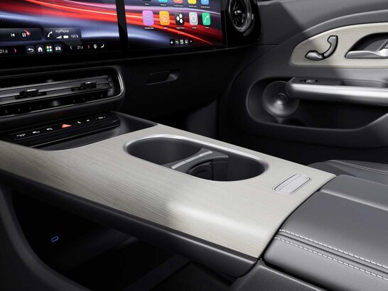 Die Zierelemente Holz Birke grau offenporig im Mercedes-Benz CLA Shooting Brake 2026