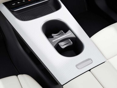 Das Kabellose Ladesystem für mobile Endgeräte vorn im Mercedes-Benz GLB 2026