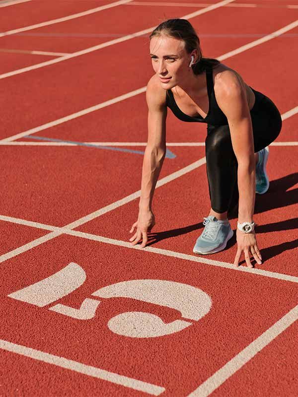 Eine Frau beim Laufsport Eine Frau beim Laufsport